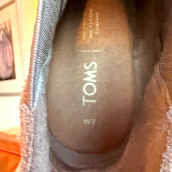 Tom's Suede Wedges, Size 7 - Picture 10 of 10